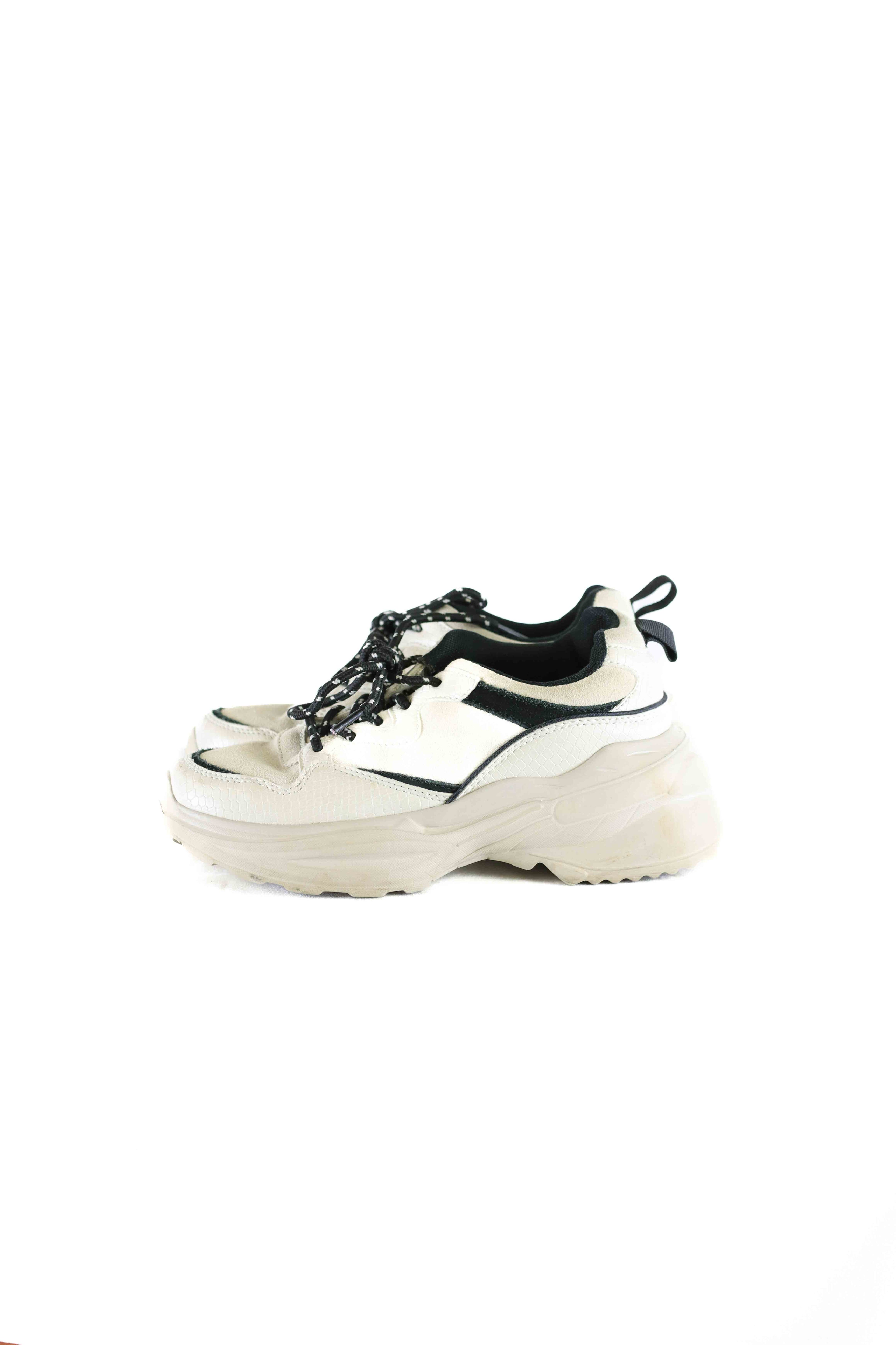 Wittner Cream and Black Sneakers AU US 4.5 EU 35 Reluv