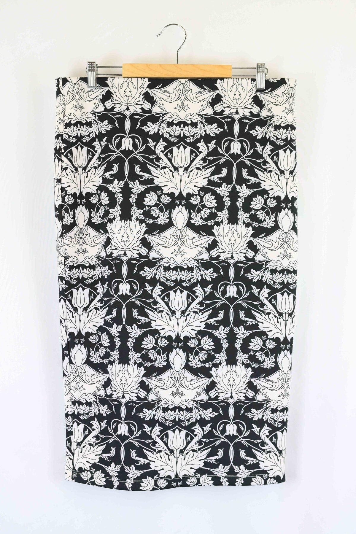 Sara Black and White Printed Midi Pencil Skirt 16