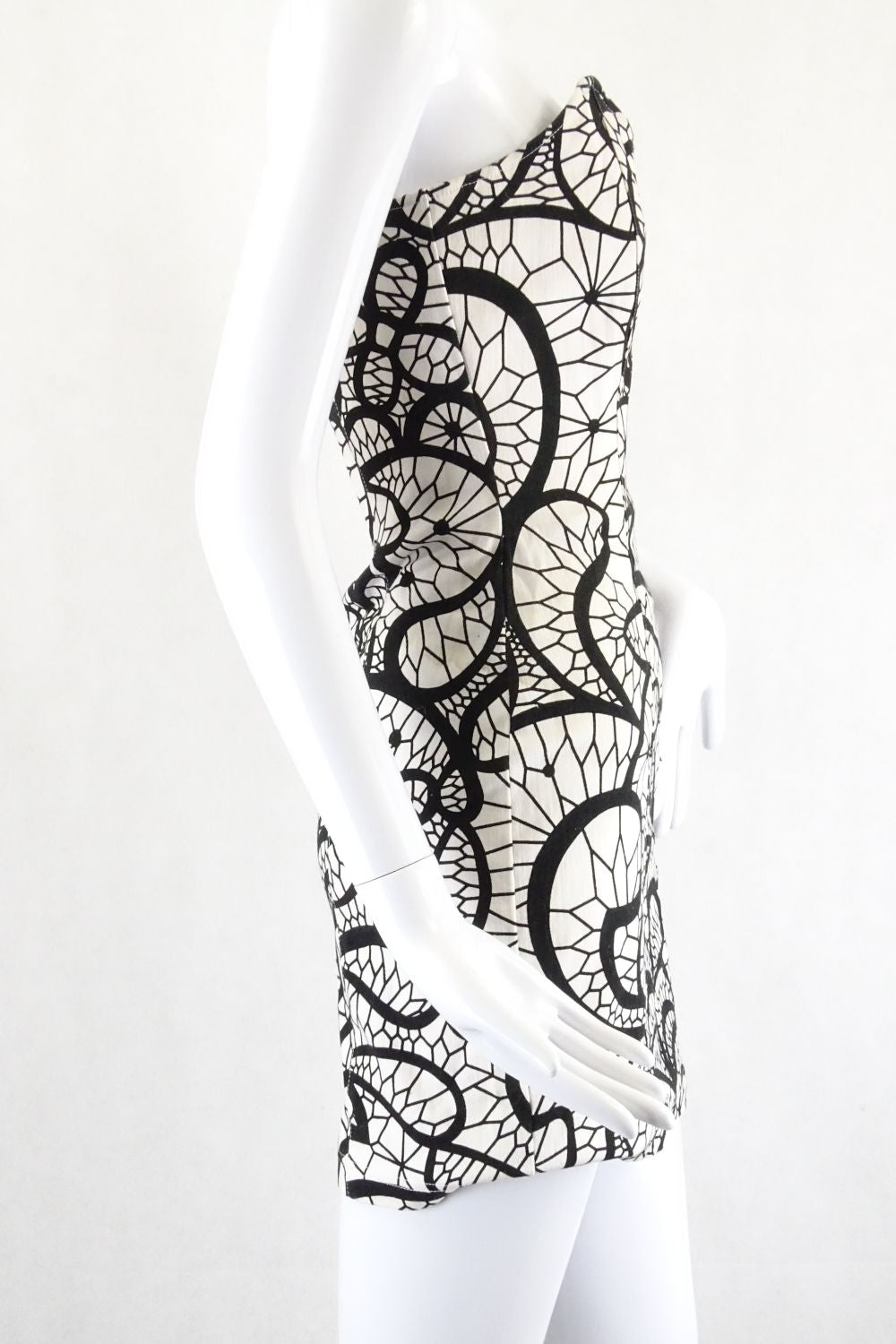 Maurie and Eve Black and White Elegant Mini Patterned Strapless  Dress 8