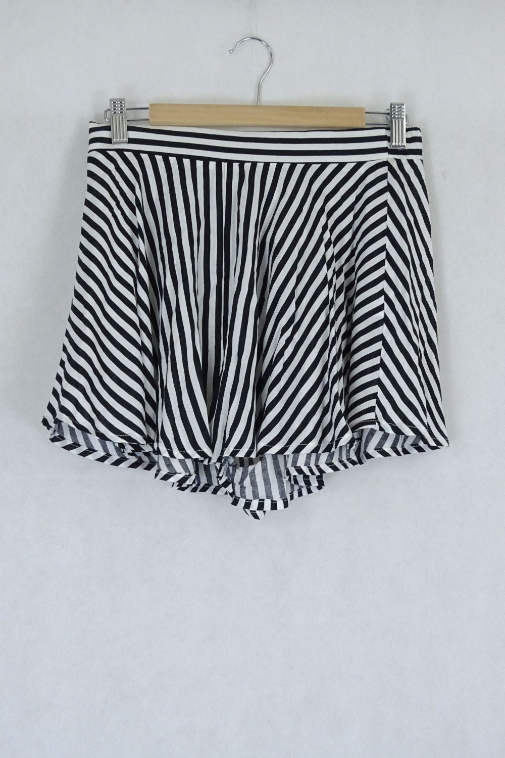 All About Eve Black And White Striped Shorts 10
