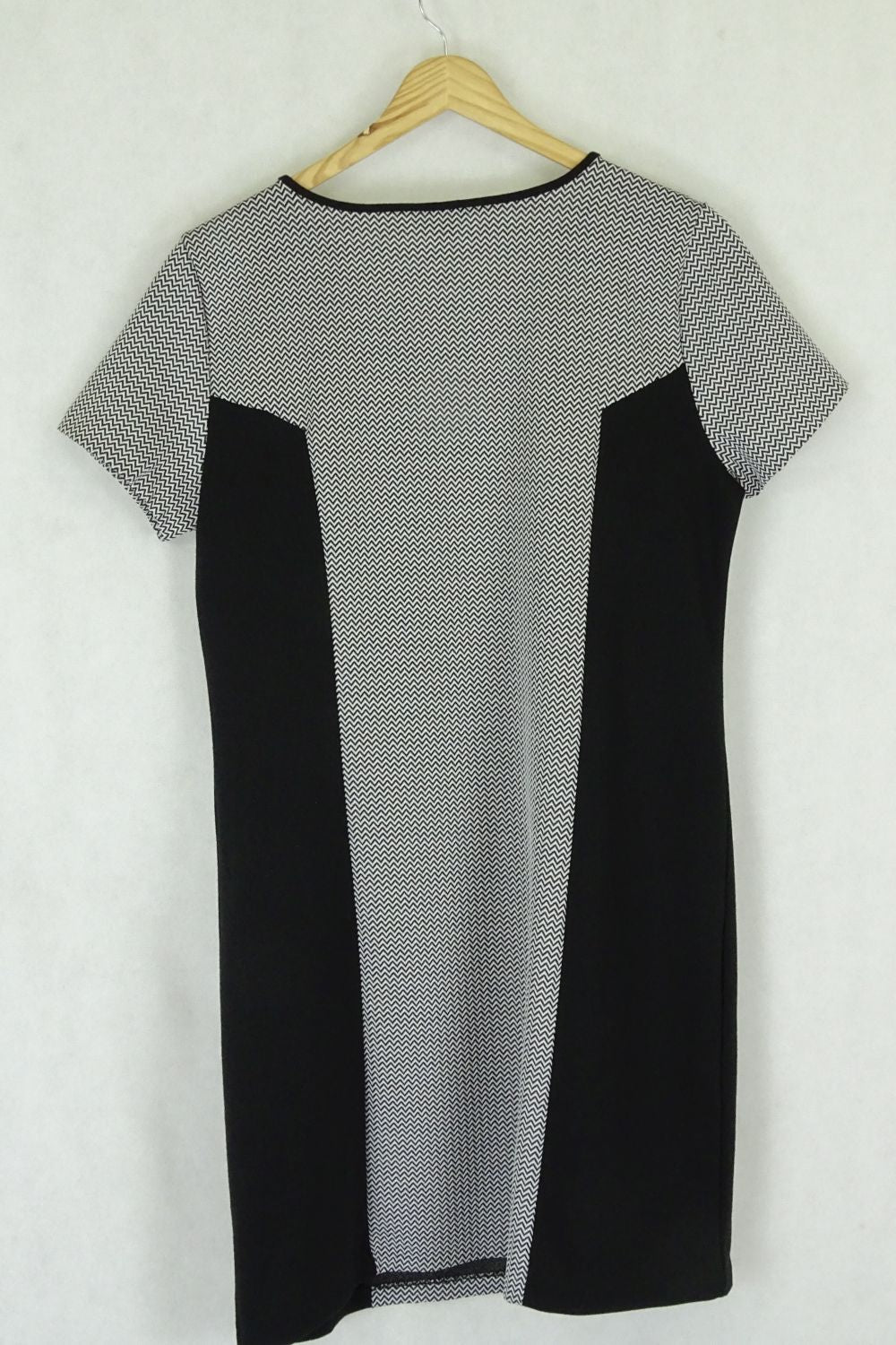 Katies Size M Black And White Dress