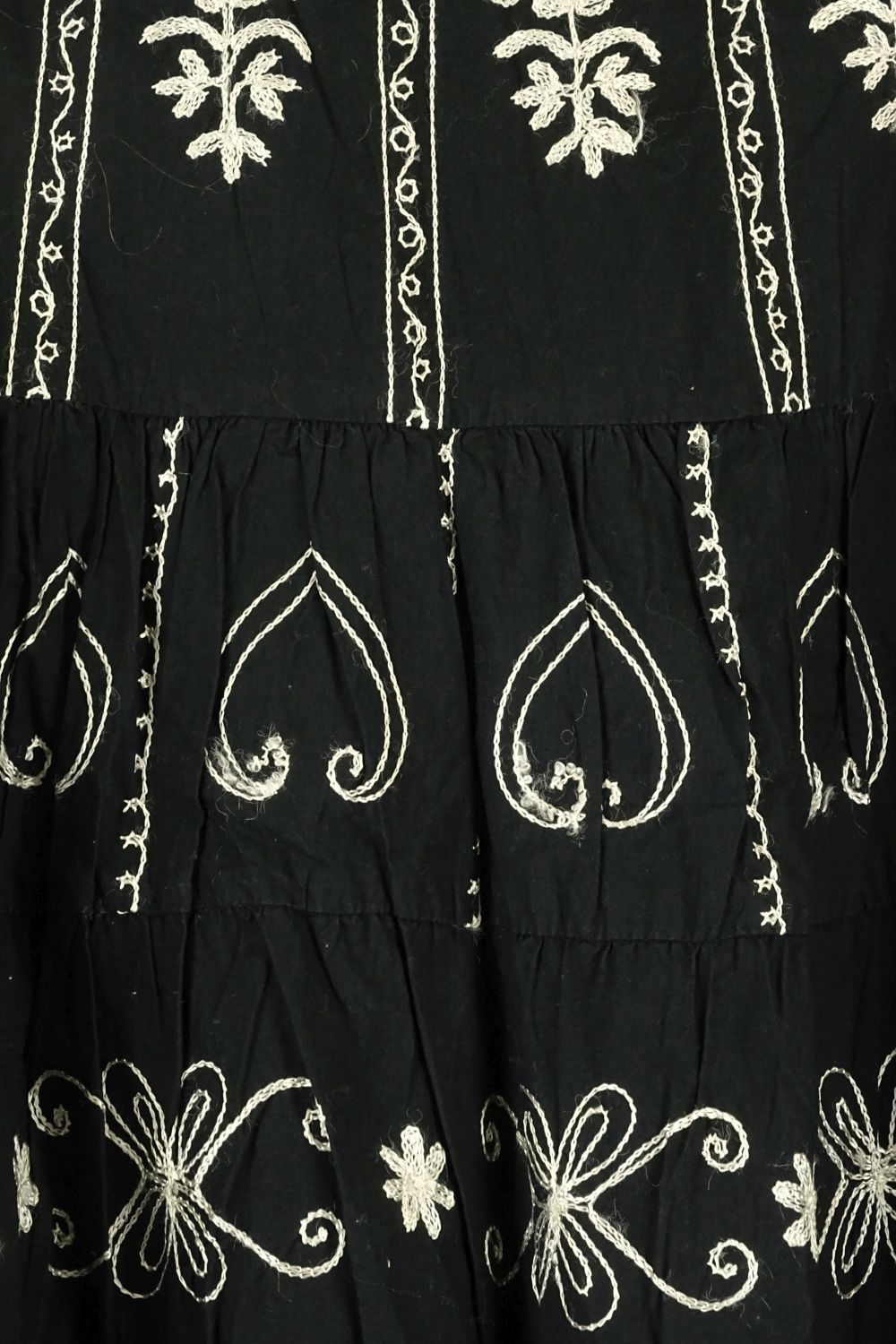 B. Young Xl Skirt Black And White