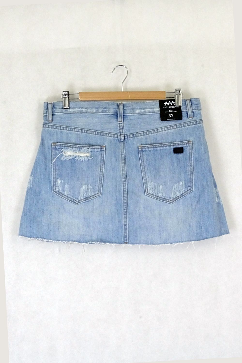Ziggy Denim 32 Light Denim Skirt  (14AU)| Use code FREESHIP at Checkout