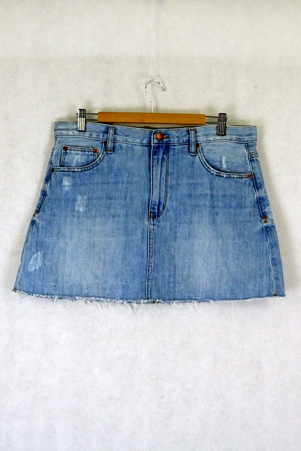 Ziggy Denim 32 Light Denim Skirt  (14AU)| Use code FREESHIP at Checkout