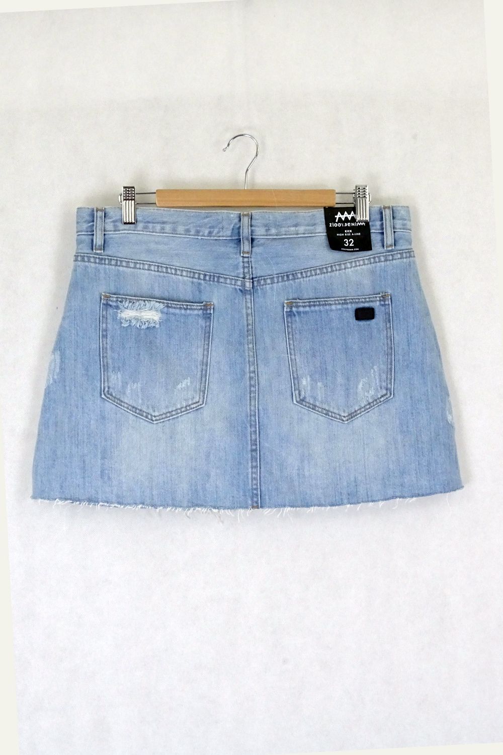 Ziggy Denim 32 Light Denim Skirt (14AU) | Use code FREESHIP at Checkout