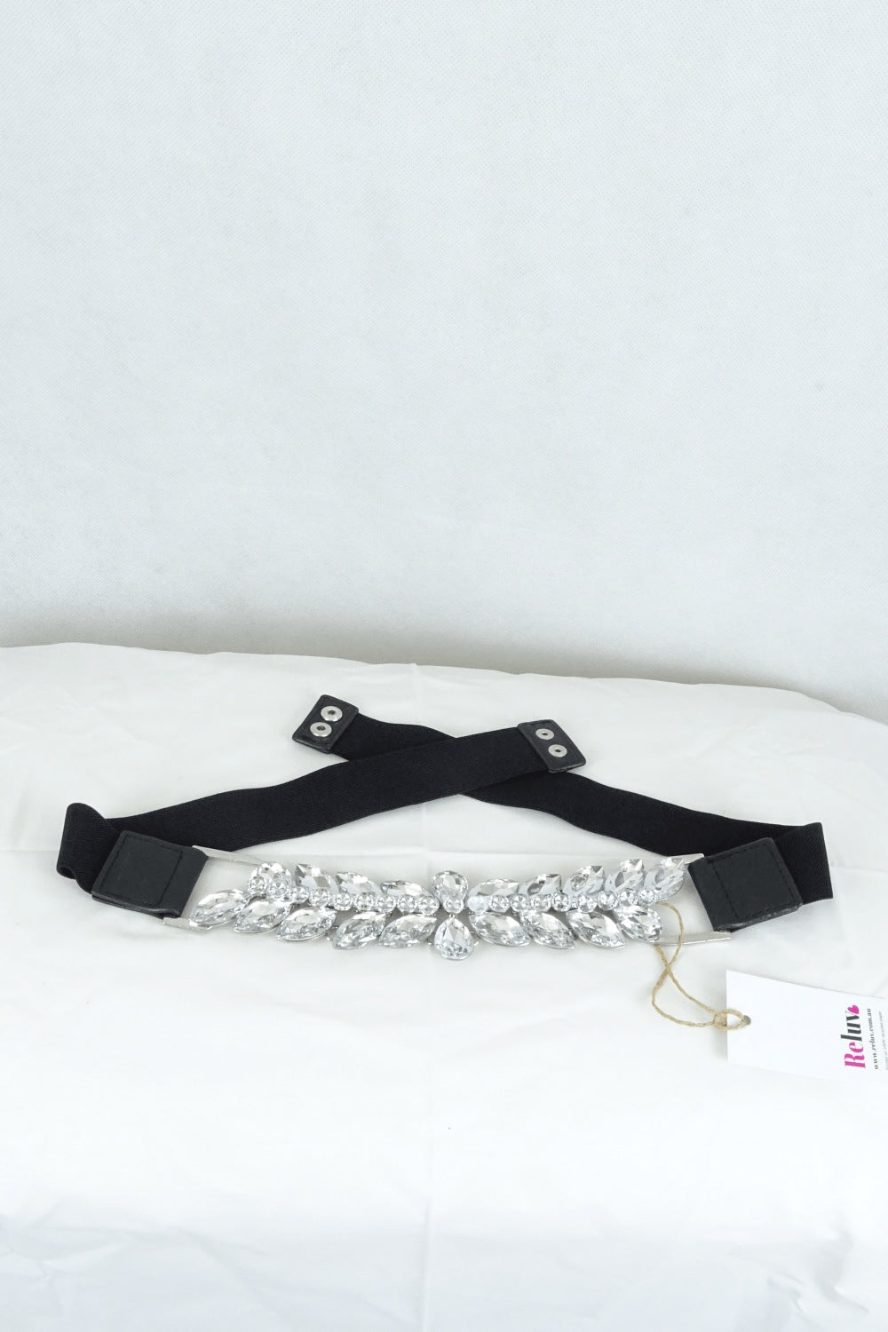 Chamfered Belt With Leaf Design