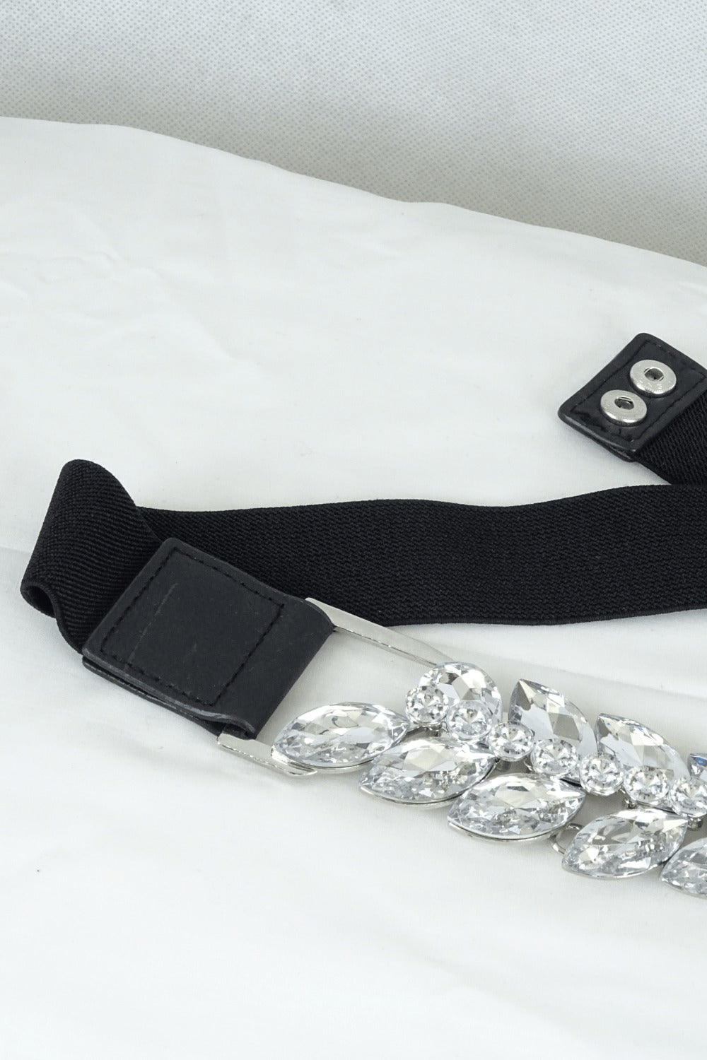 Chamfered Belt With Leaf Design