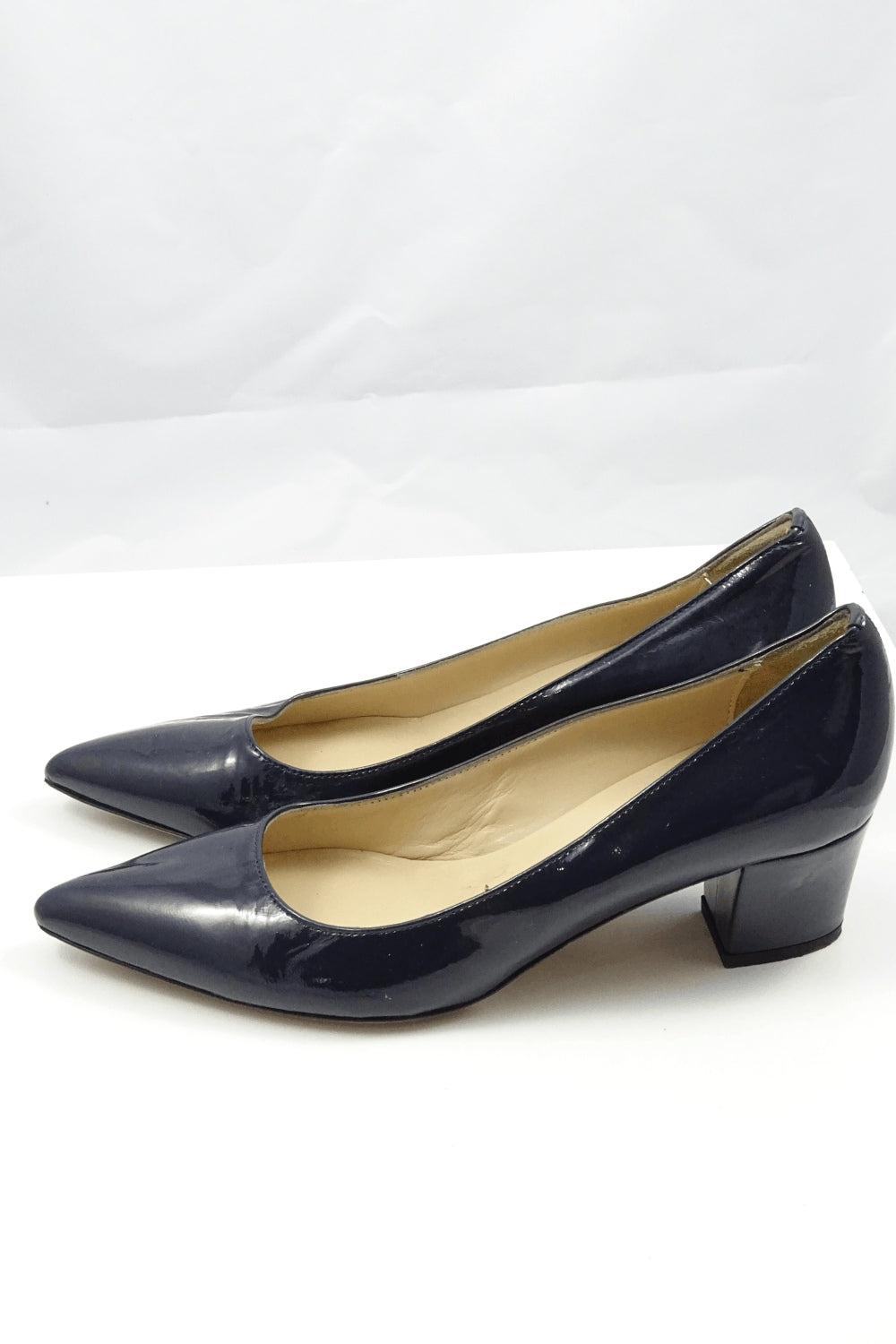 Patent Navy Dominique pumps. Pointed toe and elegant design. Made in Italy.