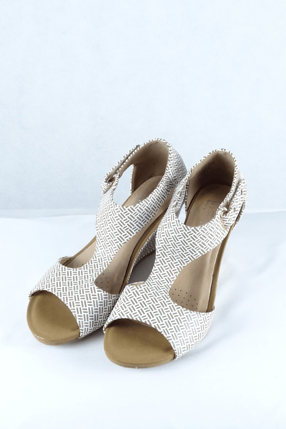 Instep Brown And White Pattern Sandal 9 AU
