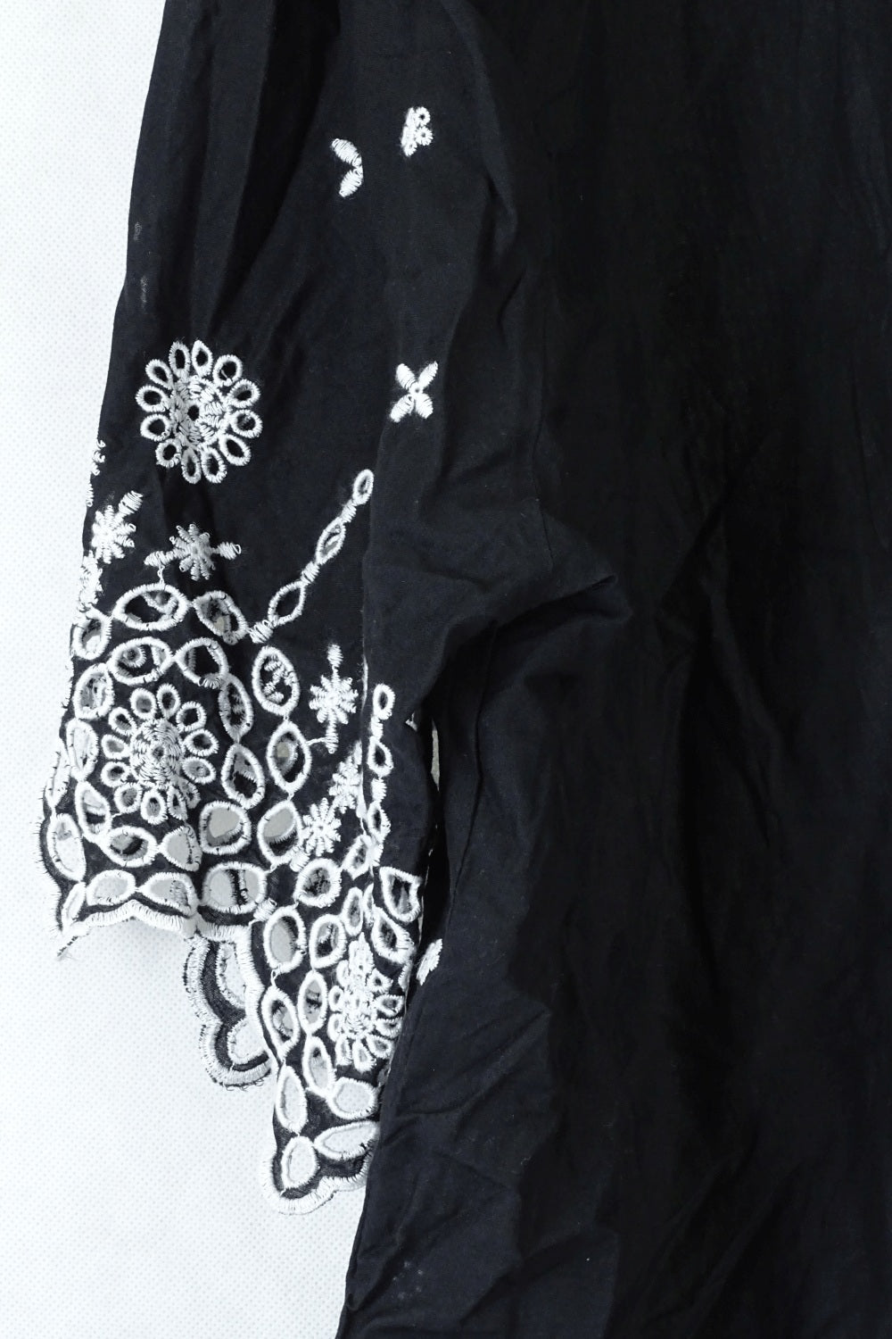 Sara Black and White Embroider Blouse XL