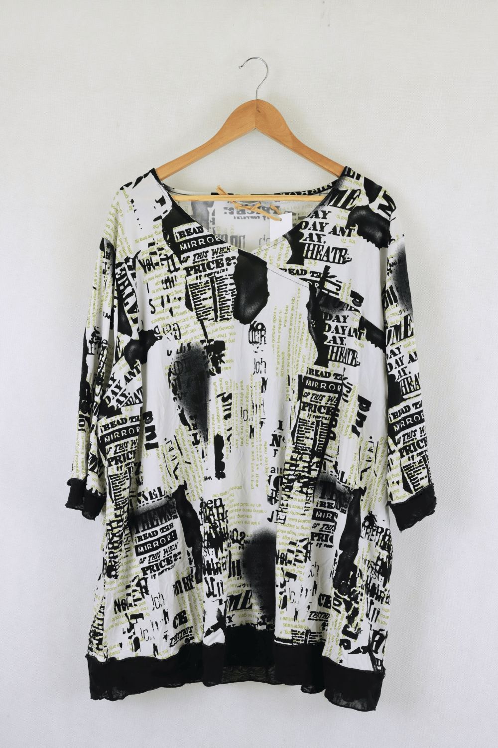 Taking Shape TS Black And Green Printed Top Xl