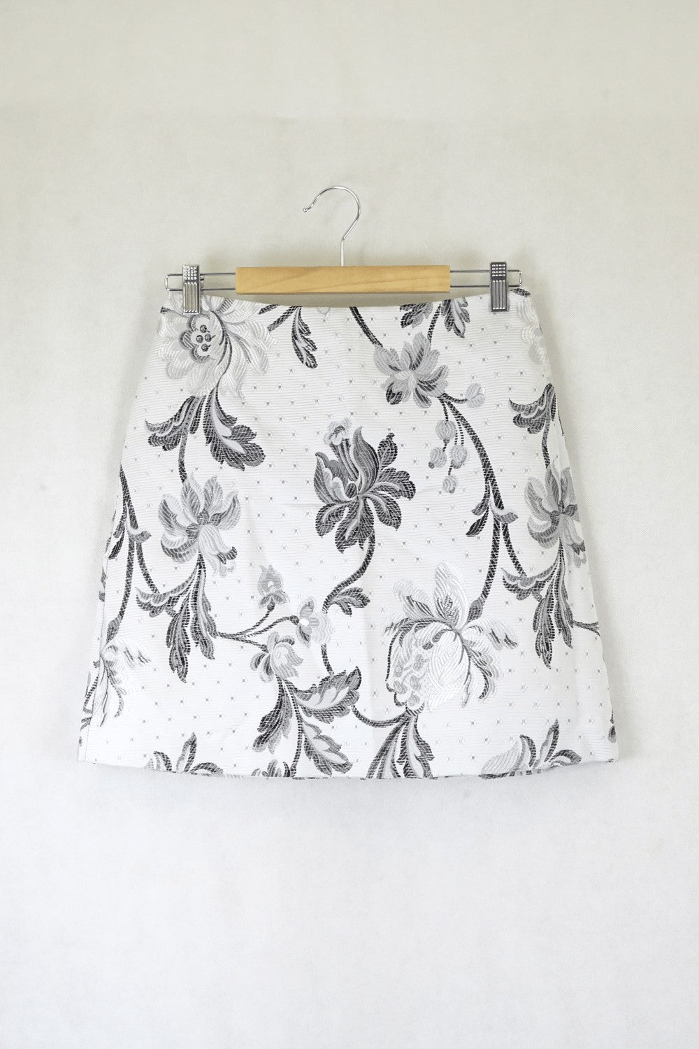 Cue White And Black Skirt 8