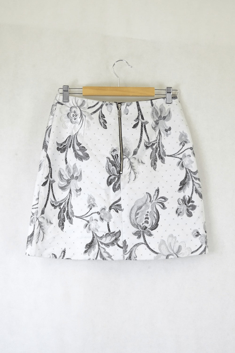 Cue White And Black Skirt 8